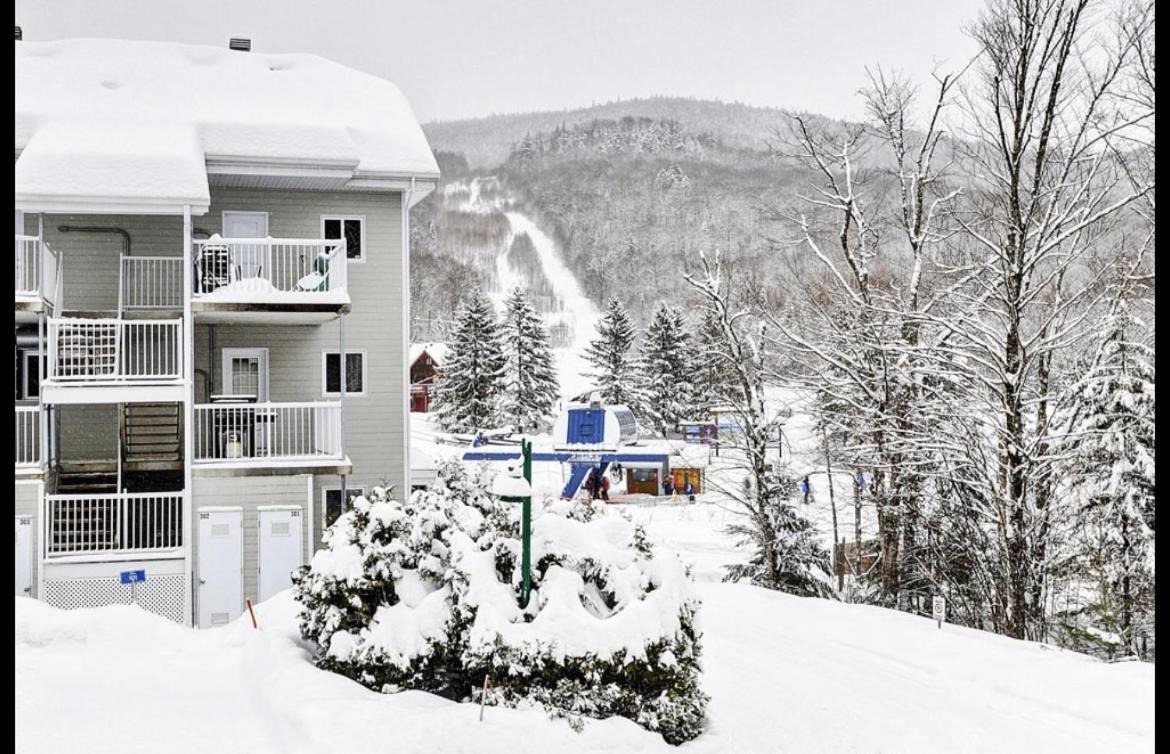 Condo Ski-In Ski-Out Stoneham Exteriör bild
