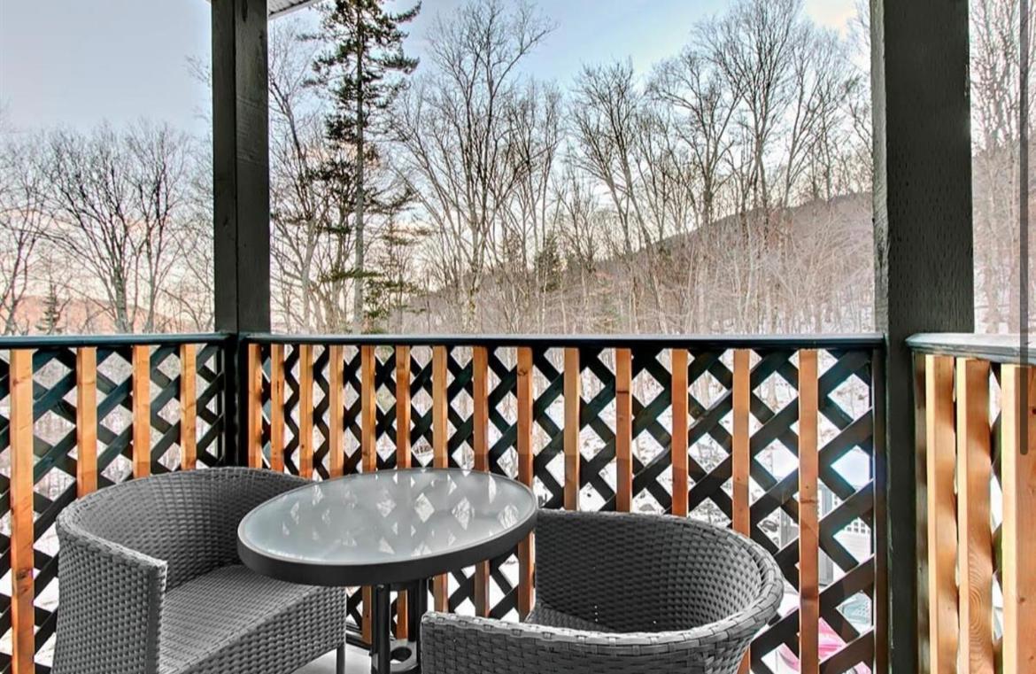 Condo Ski-In Ski-Out Stoneham Exteriör bild