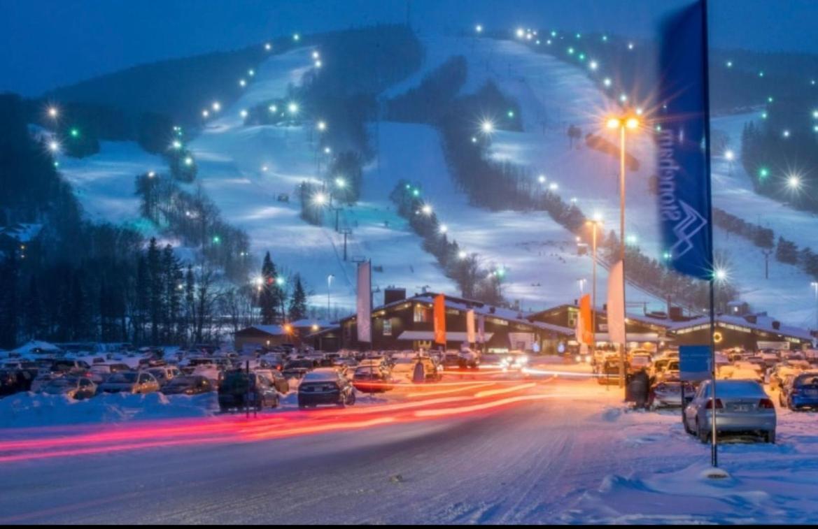 Condo Ski-In Ski-Out Stoneham Exteriör bild
